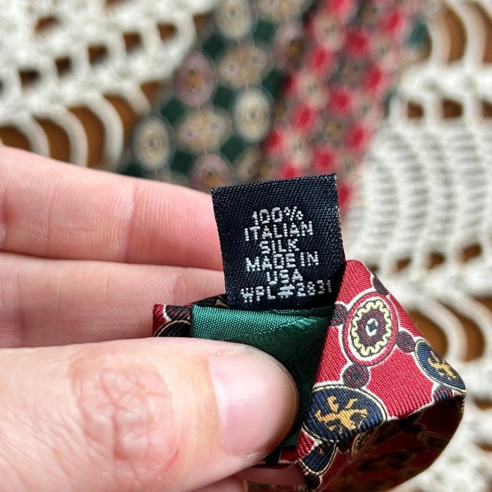 Vintage‎ Tommy Hilfiger Mens Tie Green Burgundy Crest Medallion Italian Silk